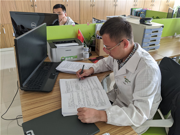 只爭(zhēng)朝夕，不負(fù)韶華